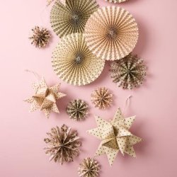 FLETTET SJERNE MED GRNNE PRIKKER - 16 CM