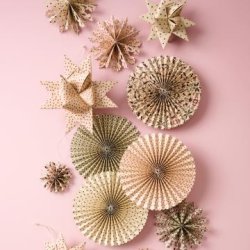 FLETTET SJERNE MED GRNNE PRIKKER - 21 CM