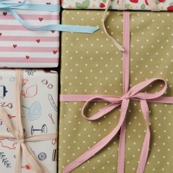 IB LAURSEN GAVEPAPIR, GR�N DAISIES - 5 METER