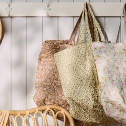 IB LAURSEN TASKENET MED BL� OG ROSA BLOMSTER