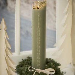 KALENDERLYS, STVGRN MED PRGEDE TAL