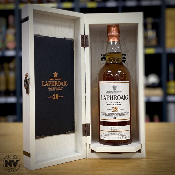 LAPHROAIG 28 �R, ISLAY SINGLE MALT WHISKY